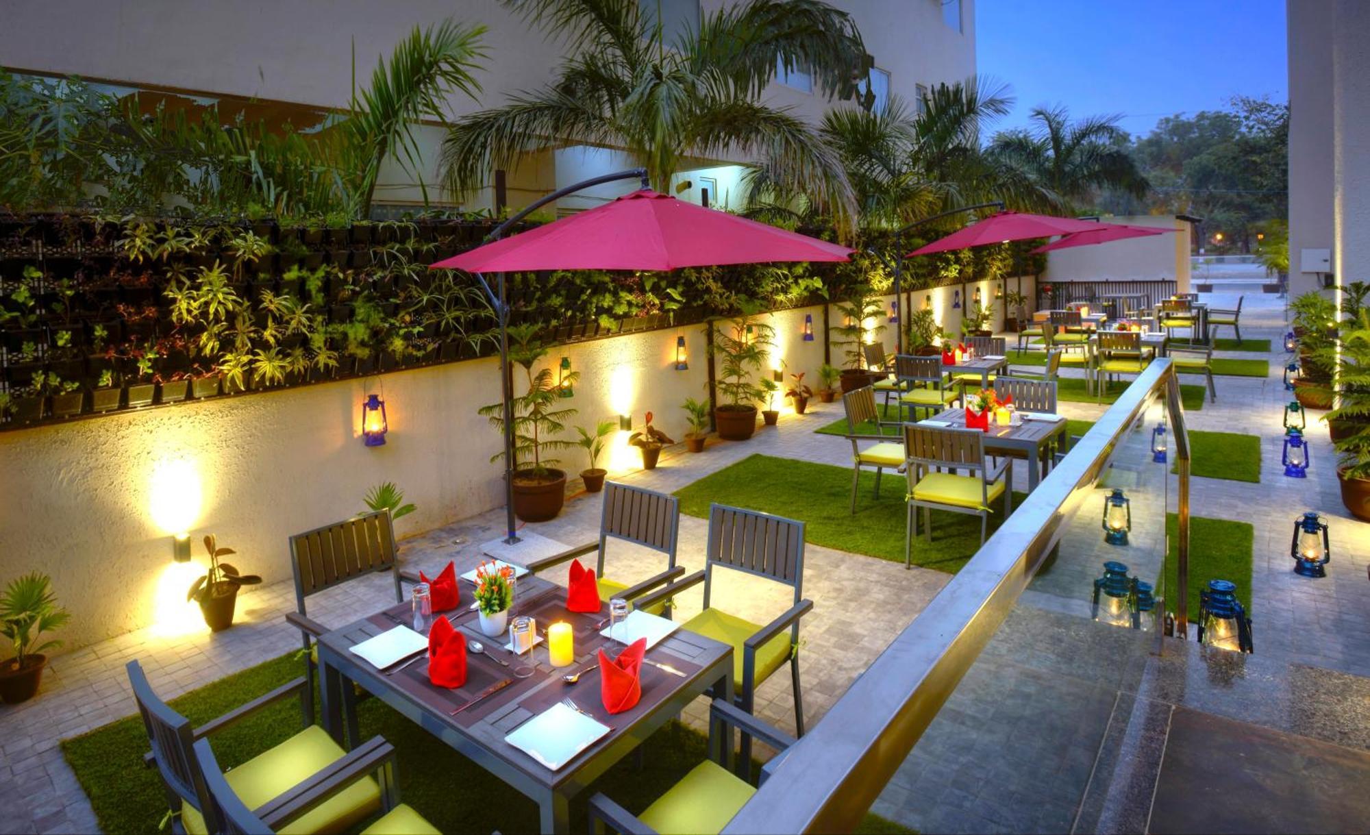Golden Tulip Agra Hotel Agra  Exterior foto